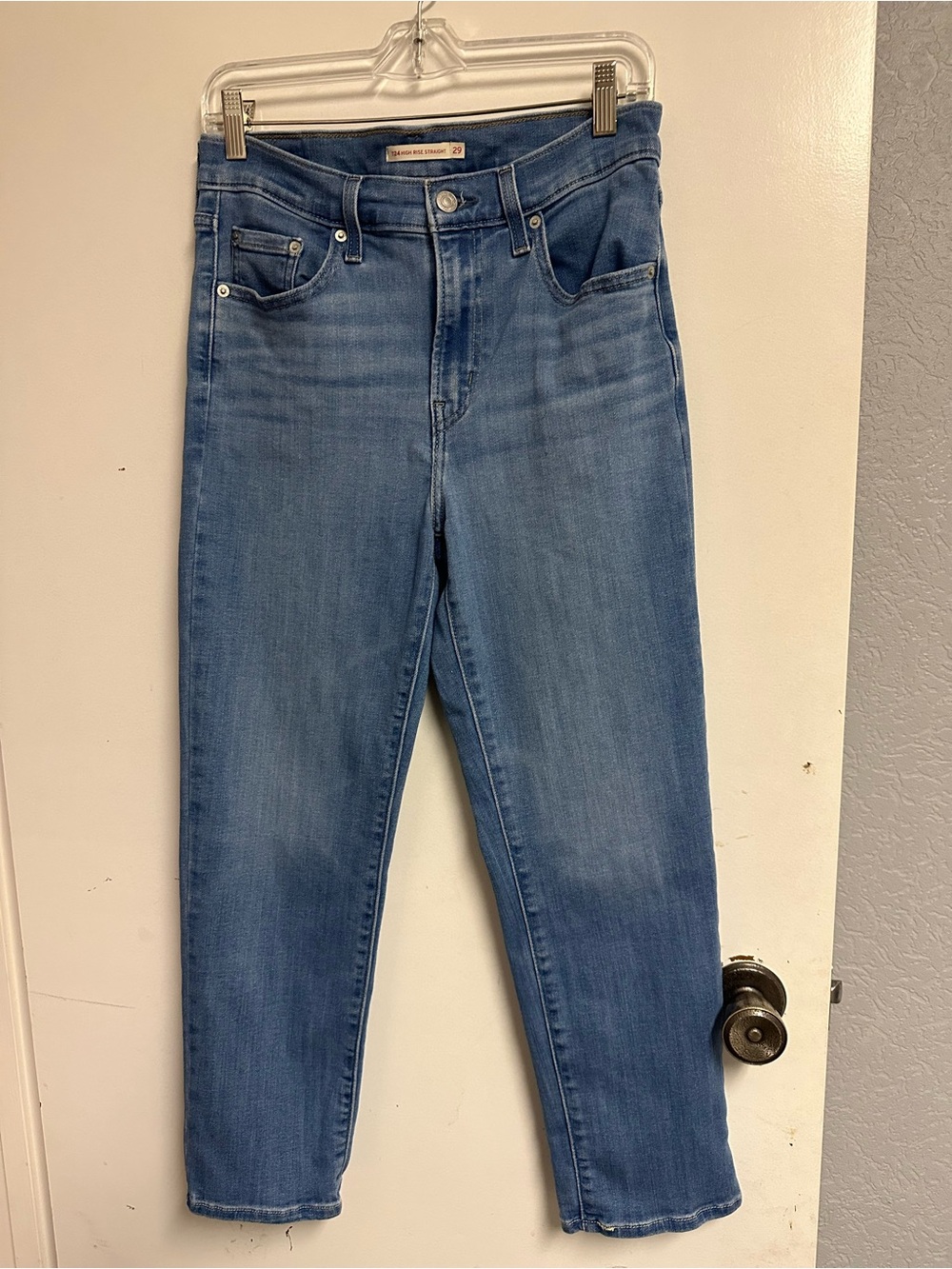 Levi’s Classic High-Rise Women’s Jeans in ankle length in Light Blue